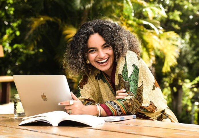 Apple Authorized Retailer in Bali Diamond Handphone Top Gadget Electronic Store in Bali for smartphone, laptops and others